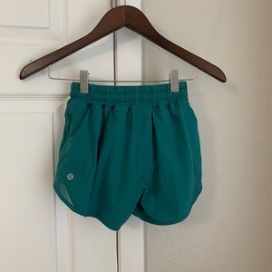 Lululemon Hotty hot shorts 2.5”